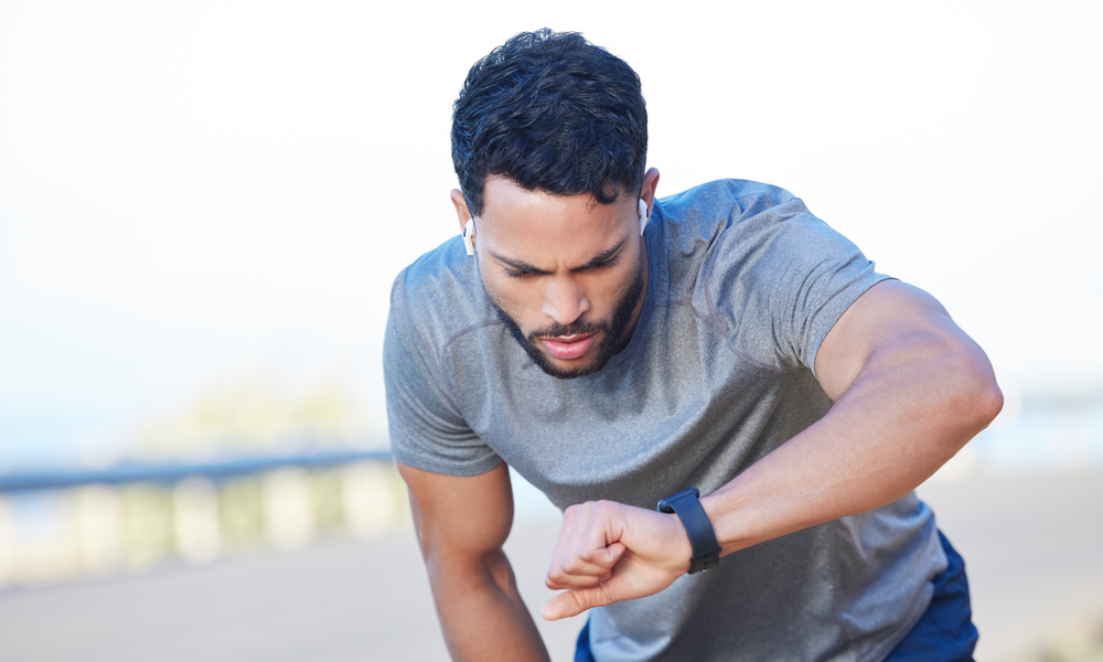 A man checking his HRV level