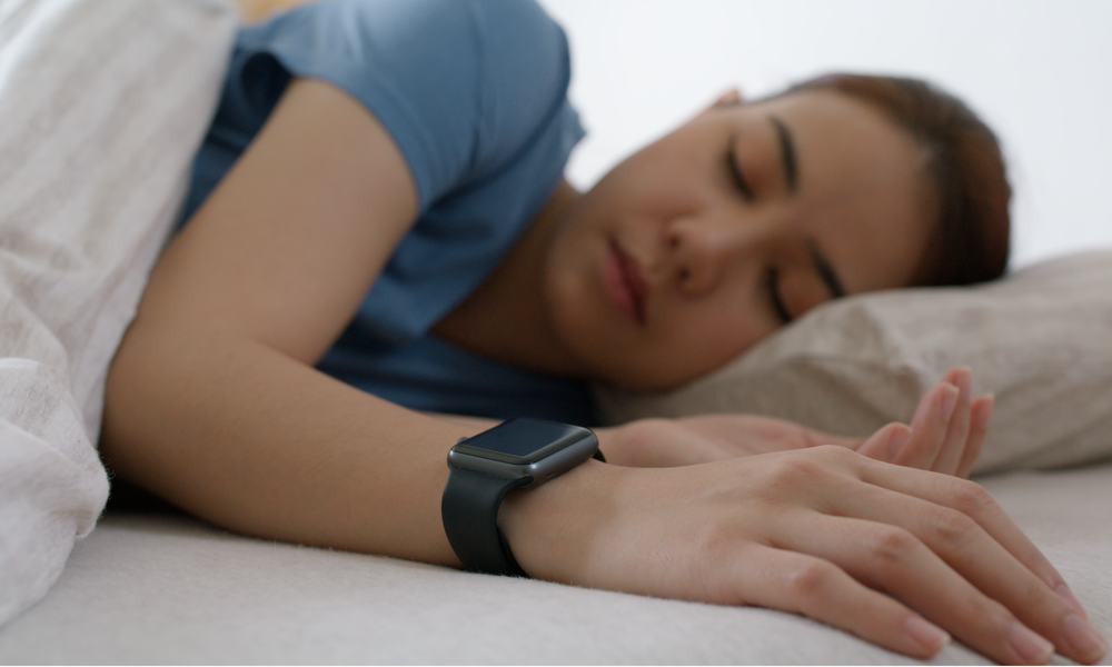 Woman tracking her sleep